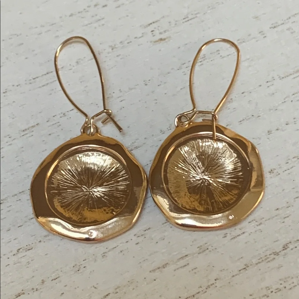 St. Thomas Necklace and Earrings Set - Picture 7 of 7